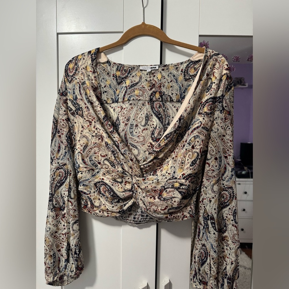 Fashion Nova: Paisley Print Women's Twist Top